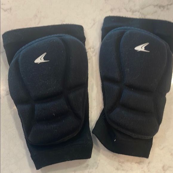 Black Volleyball Knee Pads - Picture 1 of 3